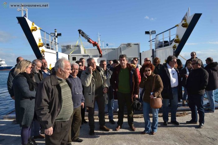 Μπλόκαραν τα κοντέινερ για τους μετανάστες στη Λέσβο ΕΙΚΟΝΕΣ - εικόνα 4