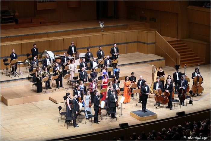 Ο υποψήφιος για Grammy, Γ. Πέτρου και οι μουσικοί της Καμεράτα