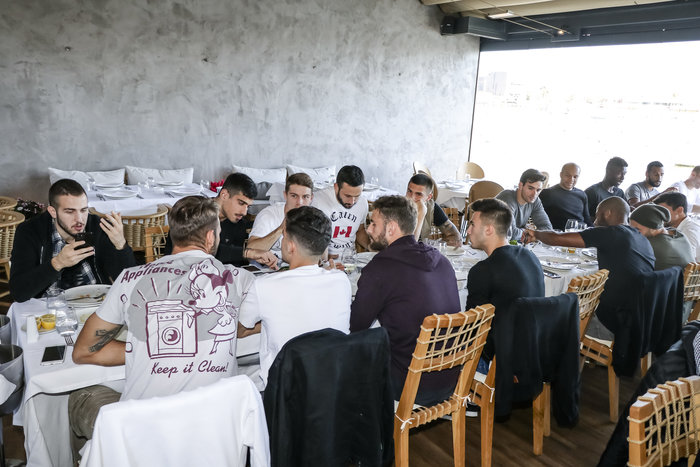 Λεμονής και παίκτες, όλοι τους στο Μικρολίμανο - εικόνα 3