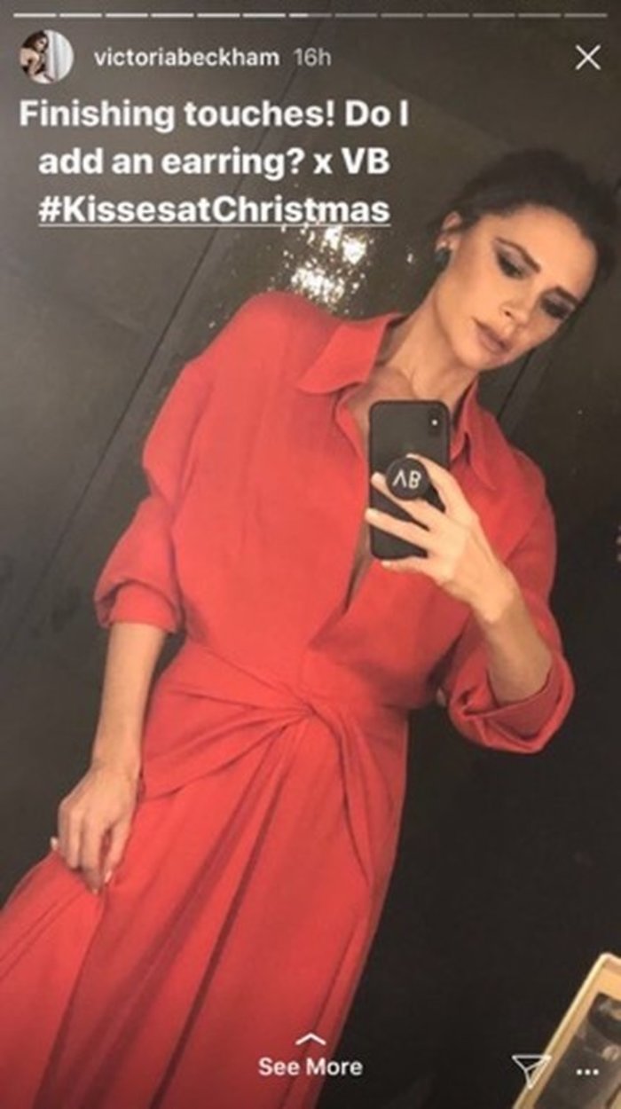 Βικτόρια Μπέκαμ: Ντύθηκε & βάφτηκε σε «live μετάδοση» και προκάλεσε χαμό - εικόνα 8