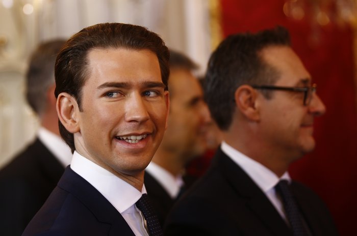 Διαδηλώσεις και συνθήματα στην ορκωμοσία της κυβέρνησης Κουρτς - εικόνα 6