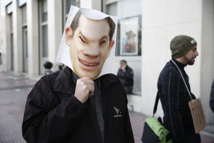 Πορεία της ΠΟΕΔΗΝ, φόρεσαν μάσκες με Τσίπρα και Πολάκη - εικόνα 3