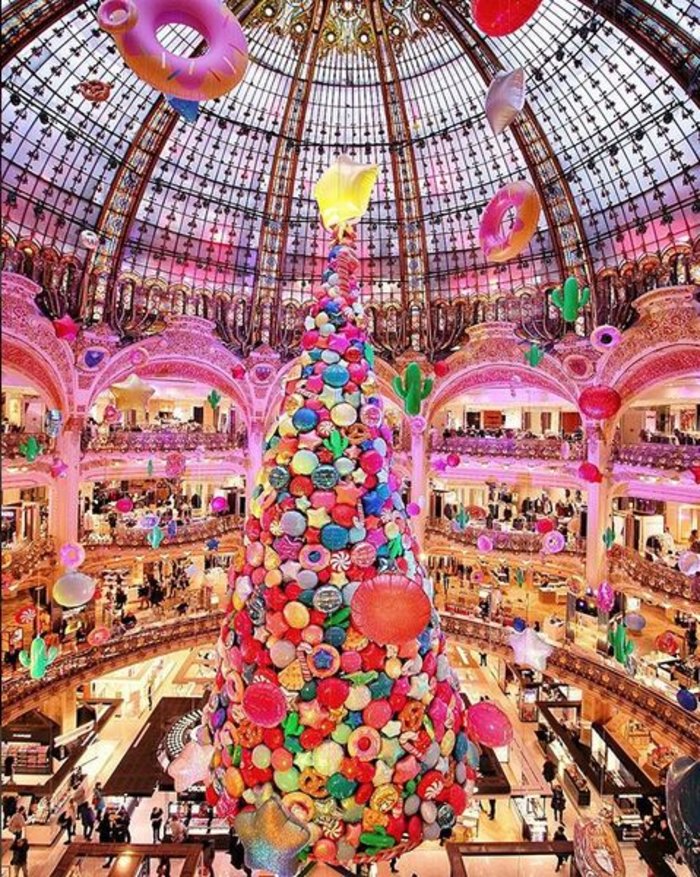 Οι Galeries Lafayette στο Παρίσι μετατράπηκαν σε απέραντο ζαχαροπλαστείο