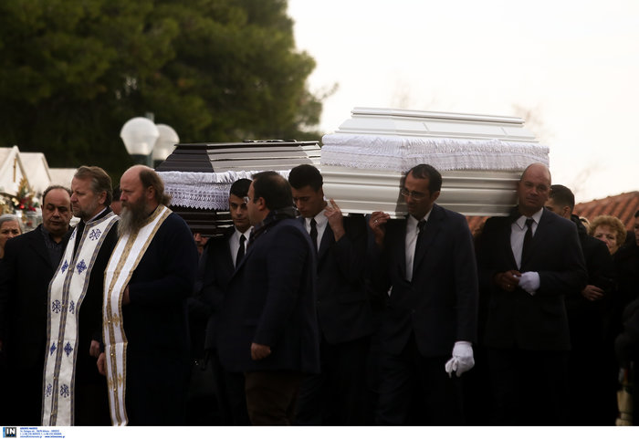 Αγ. Ανάργυροι: «Ο φονιάς μας έκαψε» - Θρήνος στην κηδεία των θυμάτων - εικόνα 3