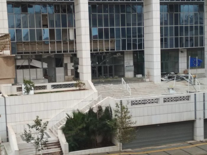 Μεγάλες ζημιές από την έκρηξη της βόμβας στο Εφετείο [φωτό] - εικόνα 2