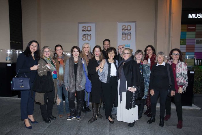 Η Διοίκηση της ΕΛΕΠΑΠ με τους καλλιτέχνες και την διοργανώτρια της έκθεσης Ίρις Κρητικού.