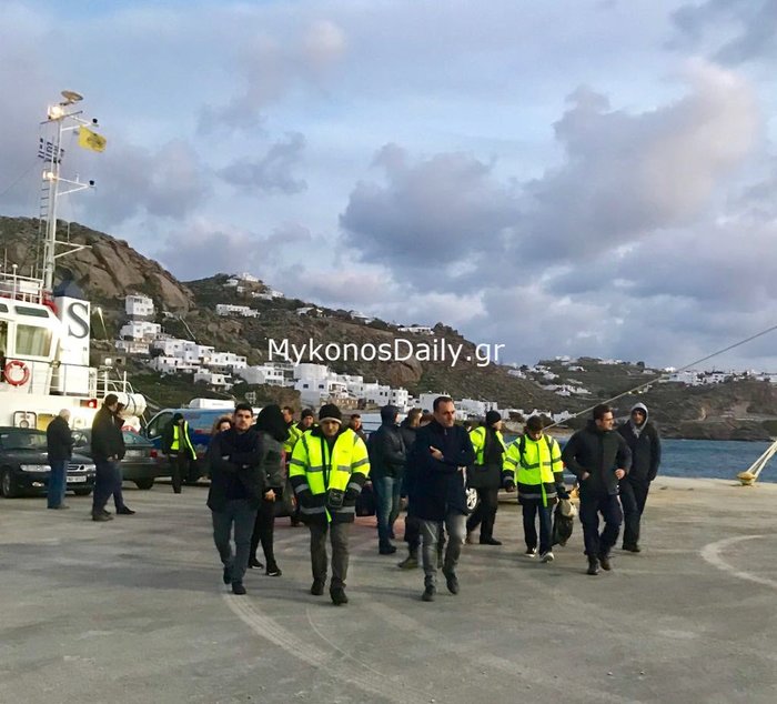 Καρέ καρέ η διάσωση των ναυτικών στη νησίδα Τραγονήσι - Εικόνες, βίντεο - εικόνα 7