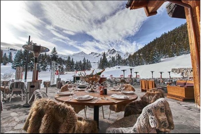 400€ το μενού και 2.500€ η βραδιά για συναυλία του Ρέμου στις Αλπεις