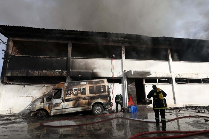 Υπό έλεγχο τέθηκε η μεγάλη πυρκαγιά στη ΒΙΠΕ Σίνδου - εικόνα 5
