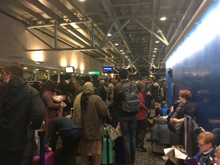 Σοβαρά προβλήματα από την κακοκαιρία στη Βρετανία (ΦΩΤΟ) - εικόνα 2