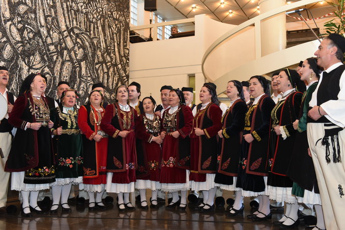 Δεν αντιστάθηκε στο κλαρίνο ο Δ.Κουτσούμπας, και έσυρε το χορό φωτο & vίdeo - εικόνα 3