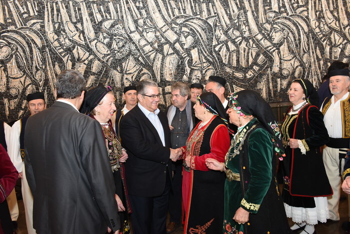 Δεν αντιστάθηκε στο κλαρίνο ο Δ.Κουτσούμπας, και έσυρε το χορό φωτο & vίdeo - εικόνα 5