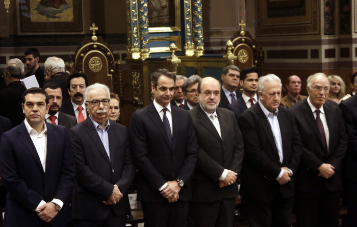 Με χειραψία Τσίπρα - Μητσοτάκη η δοξολογία στη Μητρόπολη - εικόνα 2