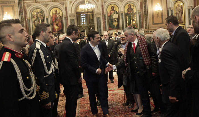 Με χειραψία Τσίπρα - Μητσοτάκη η δοξολογία στη Μητρόπολη - εικόνα 5