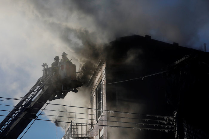 23 τραυματίες από τη νέα πυρκαγιά στο Μπρονξ της Νέας Υόρκης - εικόνα 2