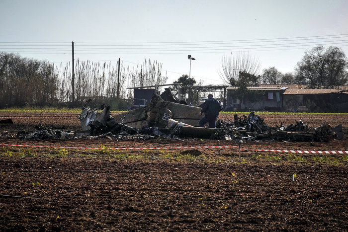 Έπεσε αεροσκάφος της Πολεμικής Αεροπορίας, σώοι οι δύο πιλότοι - εικόνα 7