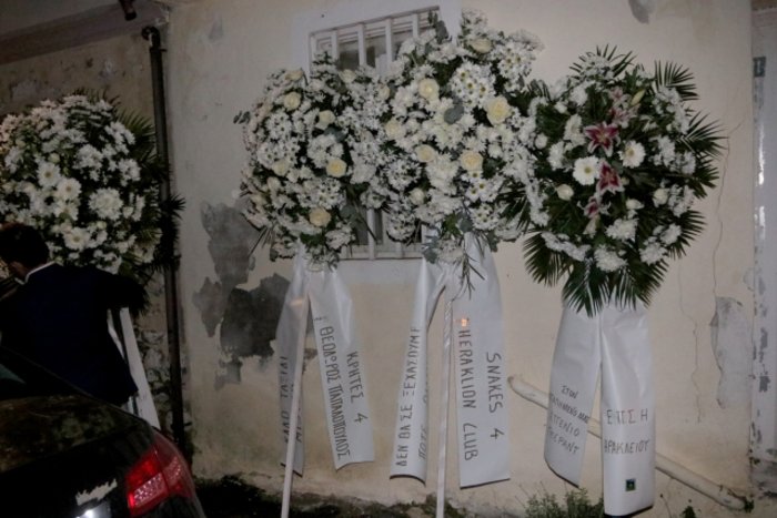 Φωτογραφίες: Σε λαϊκό προσκύνημα η σορός του Ευγένιου Γκέραρντ - εικόνα 3