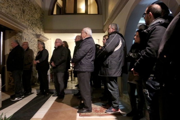 Φωτογραφίες: Σε λαϊκό προσκύνημα η σορός του Ευγένιου Γκέραρντ - εικόνα 4