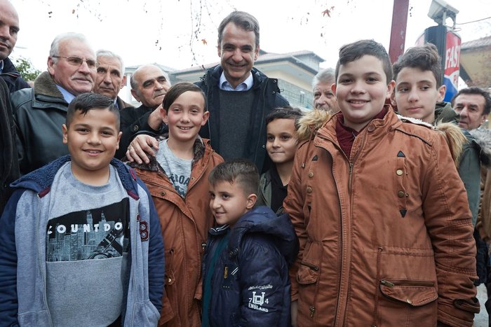 Περιοδεία Μητσοτάκη: Εγκλωβισμένη η χώρα στην ύφεση - εικόνα 3