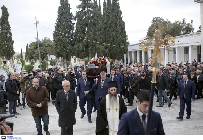Συγγενείς και σύντροφοι αποχαιρέτησαν τον Θοδωρή Μιχόπουλο - εικόνα 10