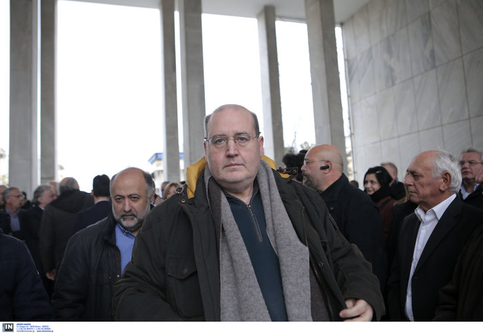 Συγγενείς και σύντροφοι αποχαιρέτησαν τον Θοδωρή Μιχόπουλο - εικόνα 18