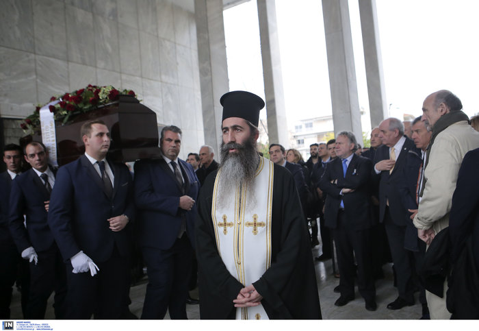 Συγγενείς και σύντροφοι αποχαιρέτησαν τον Θοδωρή Μιχόπουλο - εικόνα 7