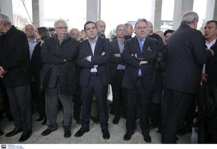 Συγγενείς και σύντροφοι αποχαιρέτησαν τον Θοδωρή Μιχόπουλο - εικόνα 19
