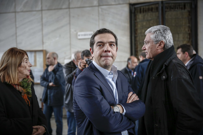 Συγγενείς και σύντροφοι αποχαιρέτησαν τον Θοδωρή Μιχόπουλο - εικόνα 5