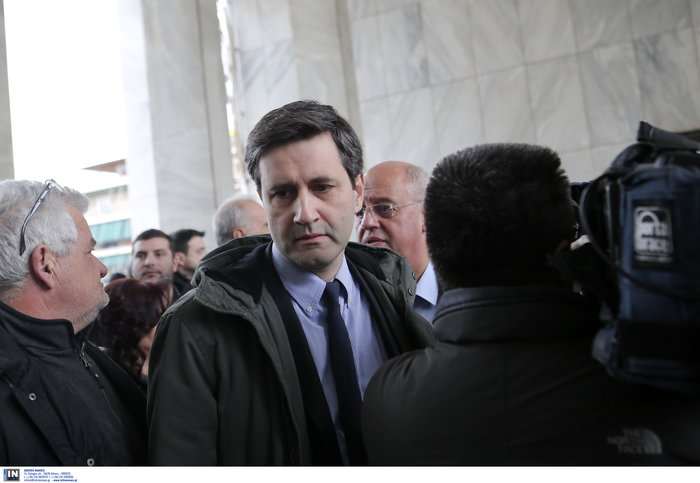 Συγγενείς και σύντροφοι αποχαιρέτησαν τον Θοδωρή Μιχόπουλο - εικόνα 15