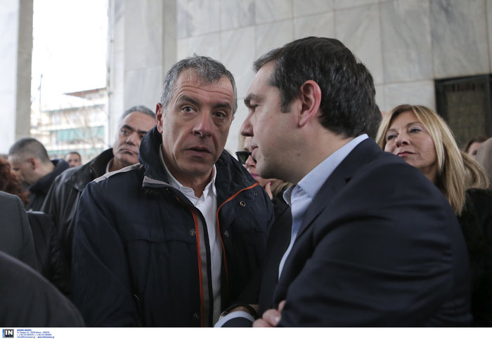 Συγγενείς και σύντροφοι αποχαιρέτησαν τον Θοδωρή Μιχόπουλο - εικόνα 13