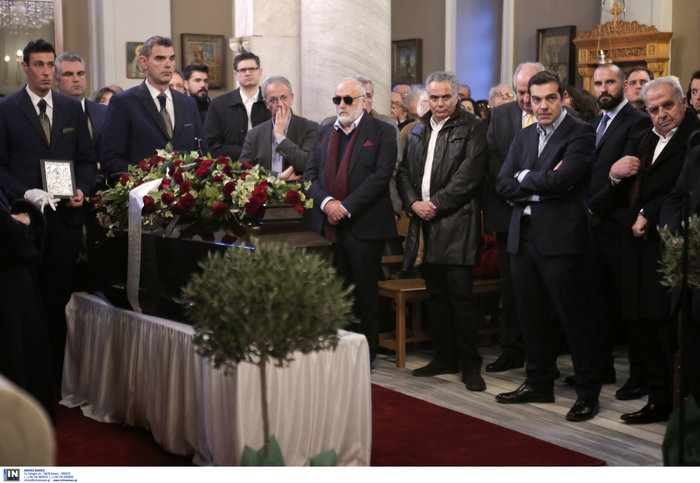 Συγγενείς και σύντροφοι αποχαιρέτησαν τον Θοδωρή Μιχόπουλο