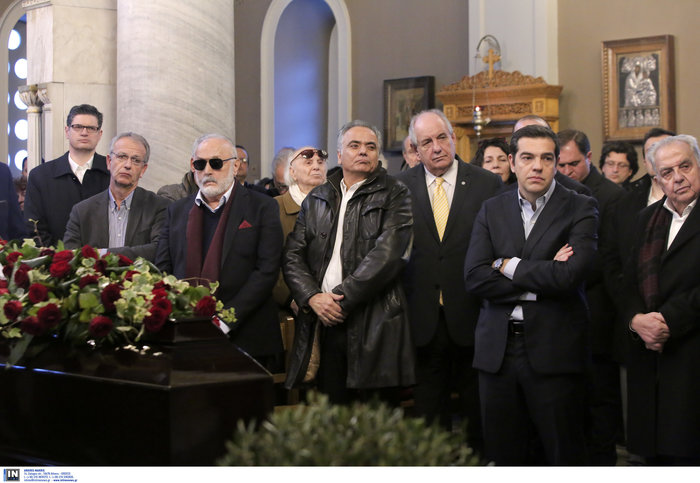 Συγγενείς και σύντροφοι αποχαιρέτησαν τον Θοδωρή Μιχόπουλο - εικόνα 3