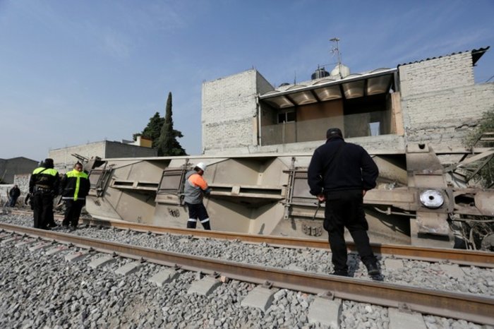 Τρένο εκτροχιάστηκε στο Μεξικό, βαγόνι μπήκε σε σπίτι-Νεκροί οι 5 ένοικοι