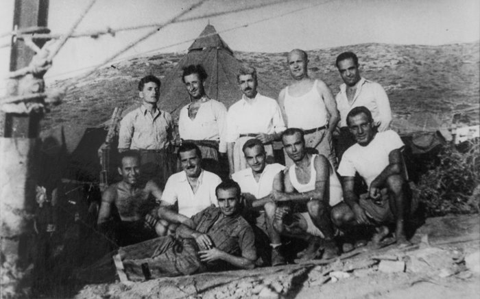 Στη Μακρόνησο
