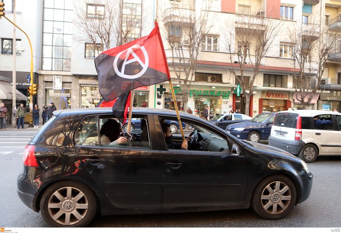 Άρχισαν τα όργανα: Πορεία αναρχικών κατά του συλλαλητηρίου - εικόνα 2