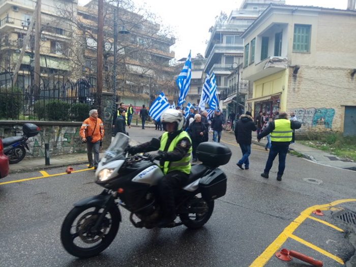Επεισόδια σε πορεία οπαδών του Σώρρα στο Αγρίνιο (βιντεο)