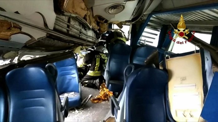 Εκτροχιασμός τρένου στο ΜΙλάνο με 5 νεκρούς και 100 τραυματίες - εικόνα 4