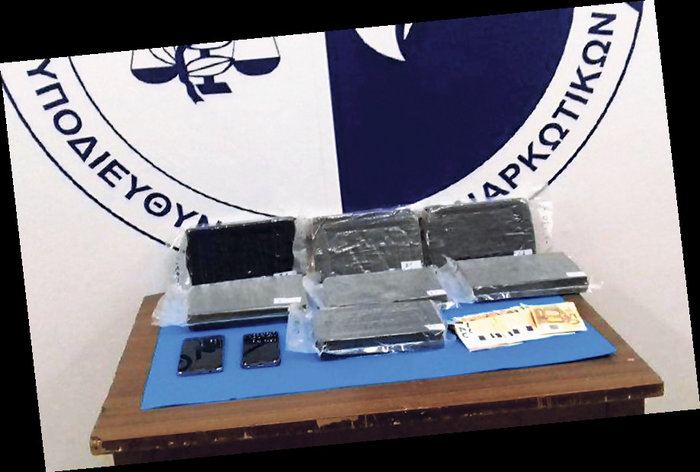 Εντόπισαν πάνω από 7,5 κιλά κοκαϊνης σε φορτηγό στη Μάνδρα