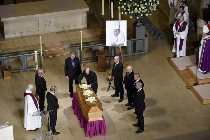 Εκατοντάδες λευκοφορεμένοι σεφ αποχαιρέτισαν τον «πάπα» τους, Πολ Μποκούζ - εικόνα 6