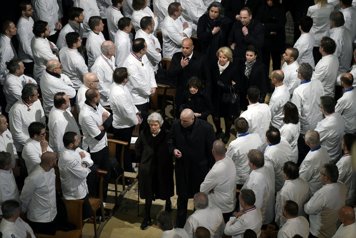 Εκατοντάδες λευκοφορεμένοι σεφ αποχαιρέτισαν τον «πάπα» τους, Πολ Μποκούζ - εικόνα 3