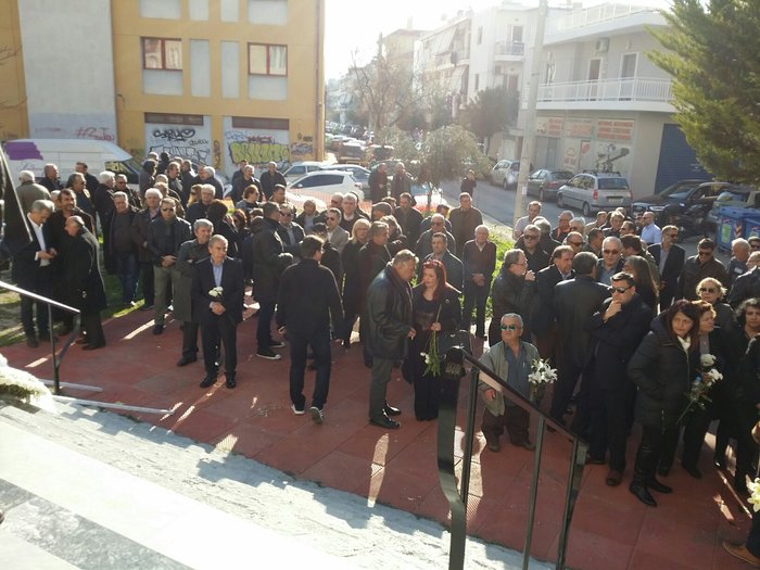Σε κλίμα συγκίνησης το «τελευταίο αντίο» στον Νίκο Τσίτσα