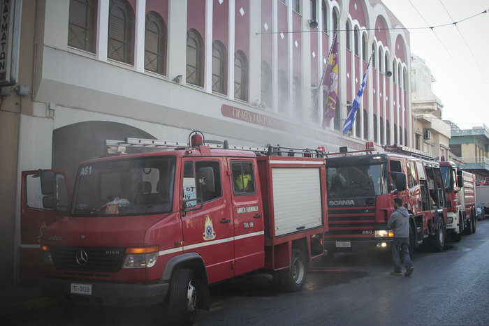 Υπό έλεγχο η φωτιά στο Πνευματικό Κέντρο της μητρόπολης Νίκαιας