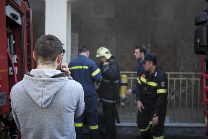 Υπό έλεγχο η φωτιά στο Πνευματικό Κέντρο της μητρόπολης Νίκαιας - εικόνα 2