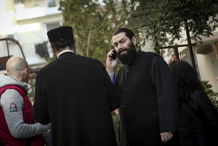 Υπό έλεγχο η φωτιά στο Πνευματικό Κέντρο της μητρόπολης Νίκαιας - εικόνα 5