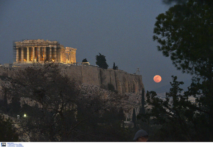 Το απόκοσμο «μπλε φεγγάρι» φωτίζει και την Αθήνα, εντυπωσιακές φωτό - εικόνα 3