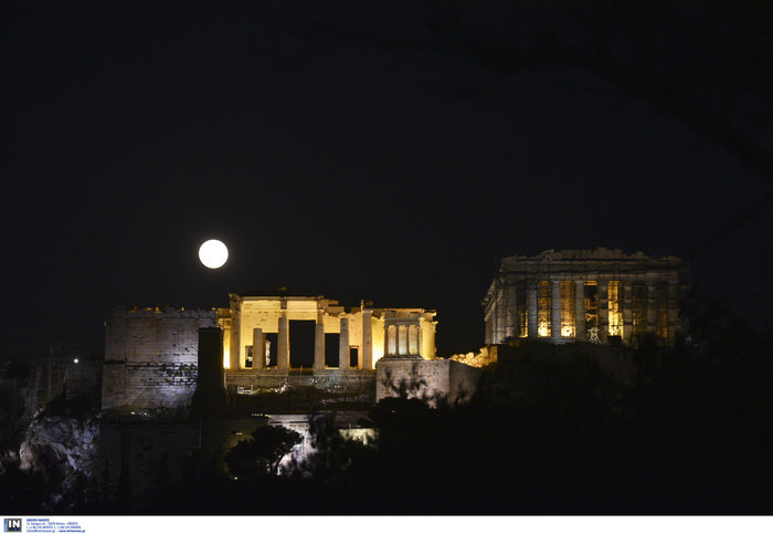 Το απόκοσμο «μπλε φεγγάρι» φωτίζει και την Αθήνα, εντυπωσιακές φωτό - εικόνα 6