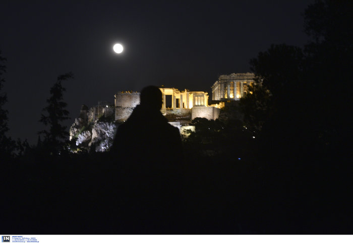 Το απόκοσμο «μπλε φεγγάρι» φωτίζει και την Αθήνα, εντυπωσιακές φωτό - εικόνα 7