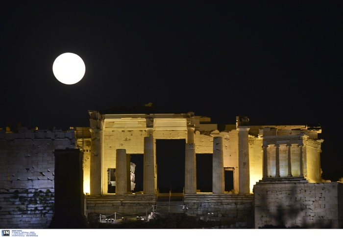 Το απόκοσμο «μπλε φεγγάρι» φωτίζει και την Αθήνα, εντυπωσιακές φωτό - εικόνα 9