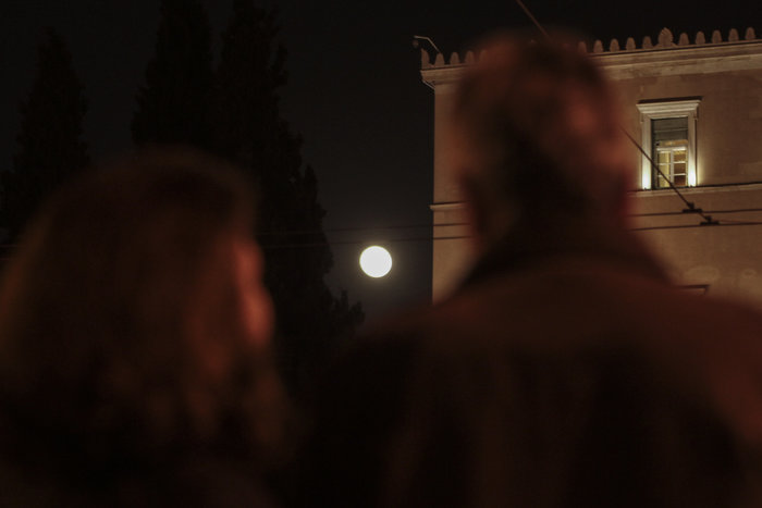 Μαγικές εικόνες από την μπλε σούπερ σελήνη σε όλο τον κόσμο