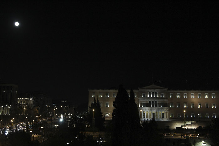 Μαγικές εικόνες από την μπλε σούπερ σελήνη σε όλο τον κόσμο - εικόνα 2